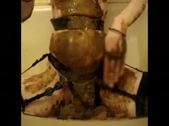 Naked slut in bathtub got covered in shit